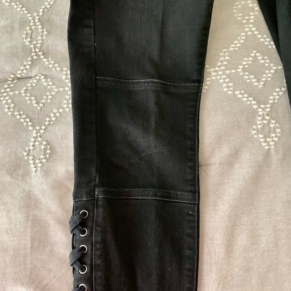 EUC GAP curvy skinny black jeans - Picture 5 of 7